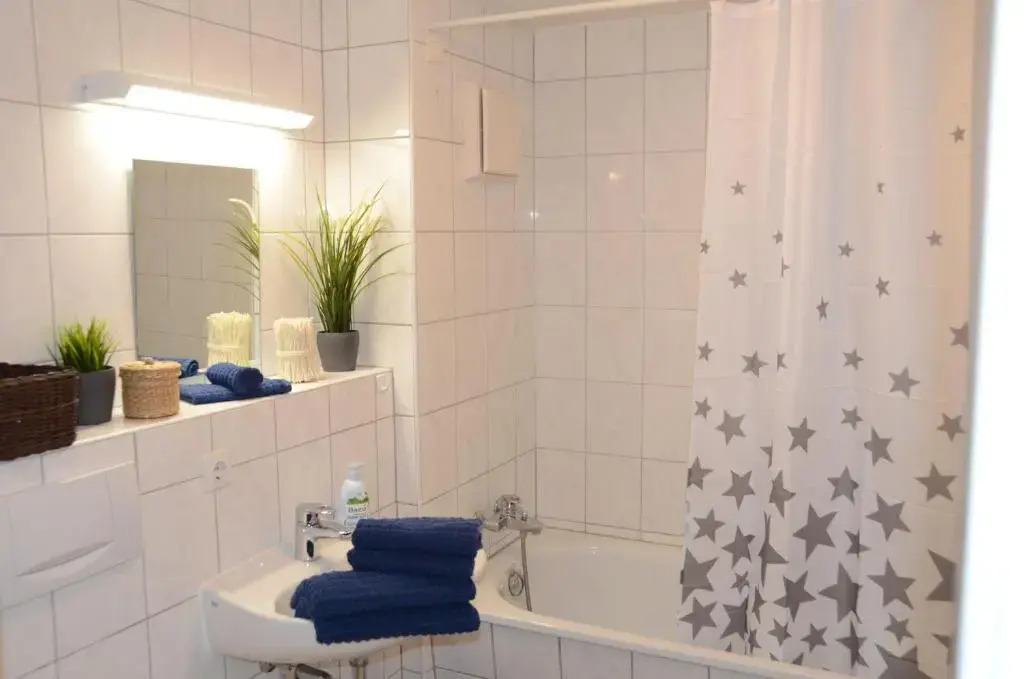 1-Zi-FeWo-Studio-direkt-am-Seeufer-perfekte-Lage-barrierefrei