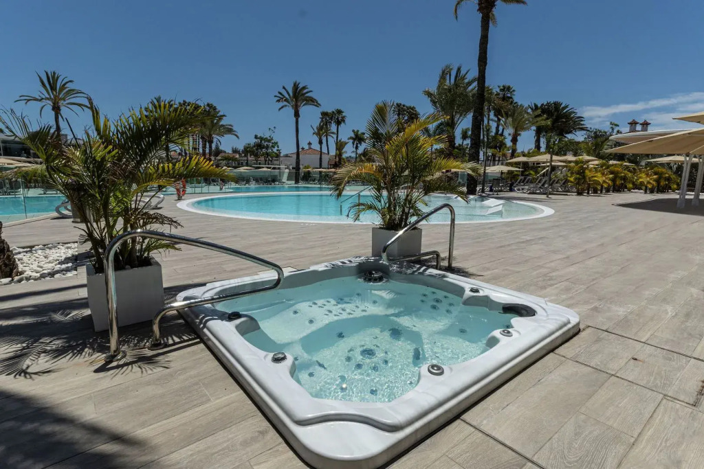 Hotel LIVVO Dunagolf Suites