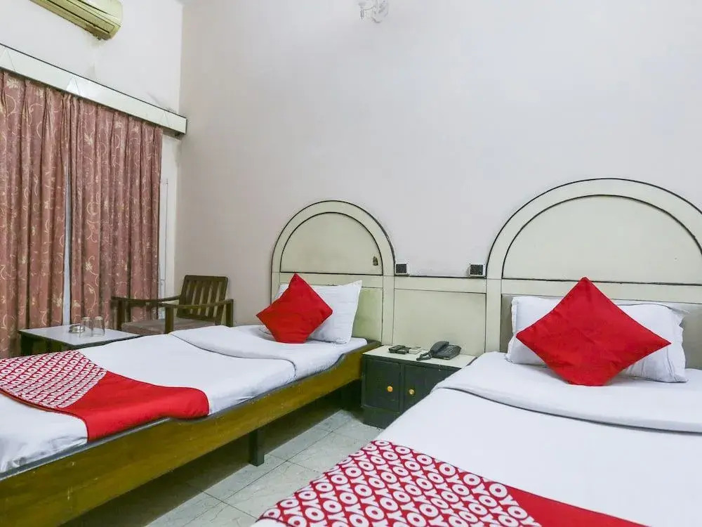OYO 27783 Hotel Rajmahal Inn