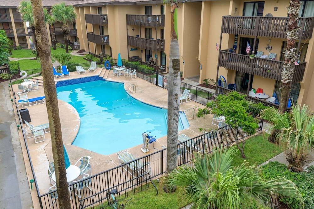 Tiki 323 - Stylish 1br Condo Sleeps 4 Near Beach 1 Bedroom Condo