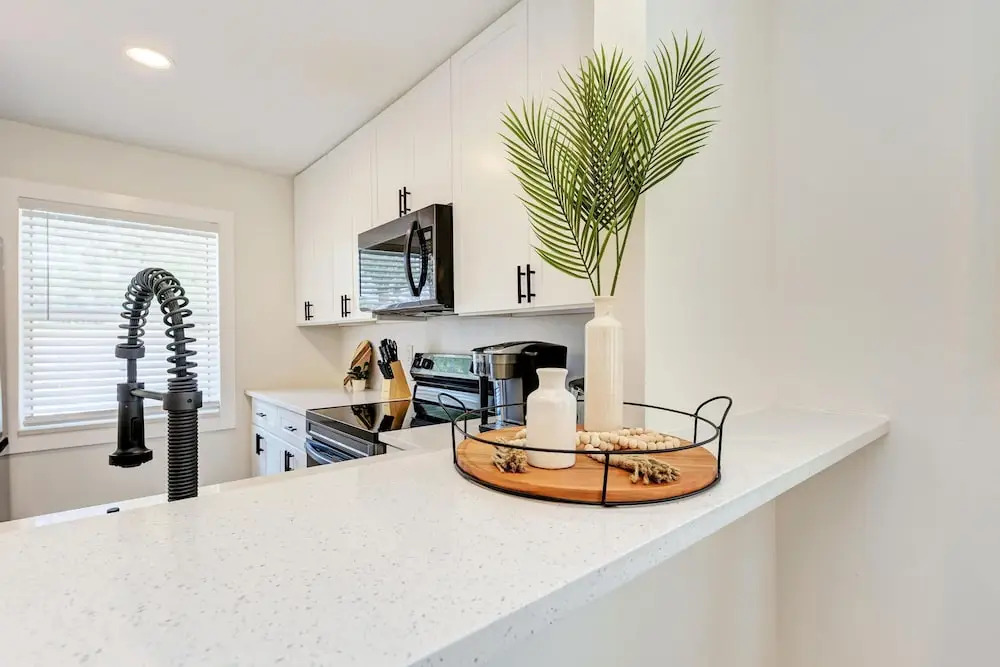 Charming Florida Beach Home w King Bed Patio