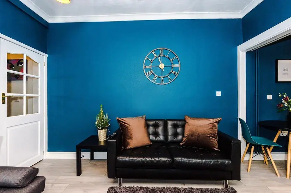 FAMILY LUXURY HOUSE, SLEEPS UP TO 8! Wifi & Parking