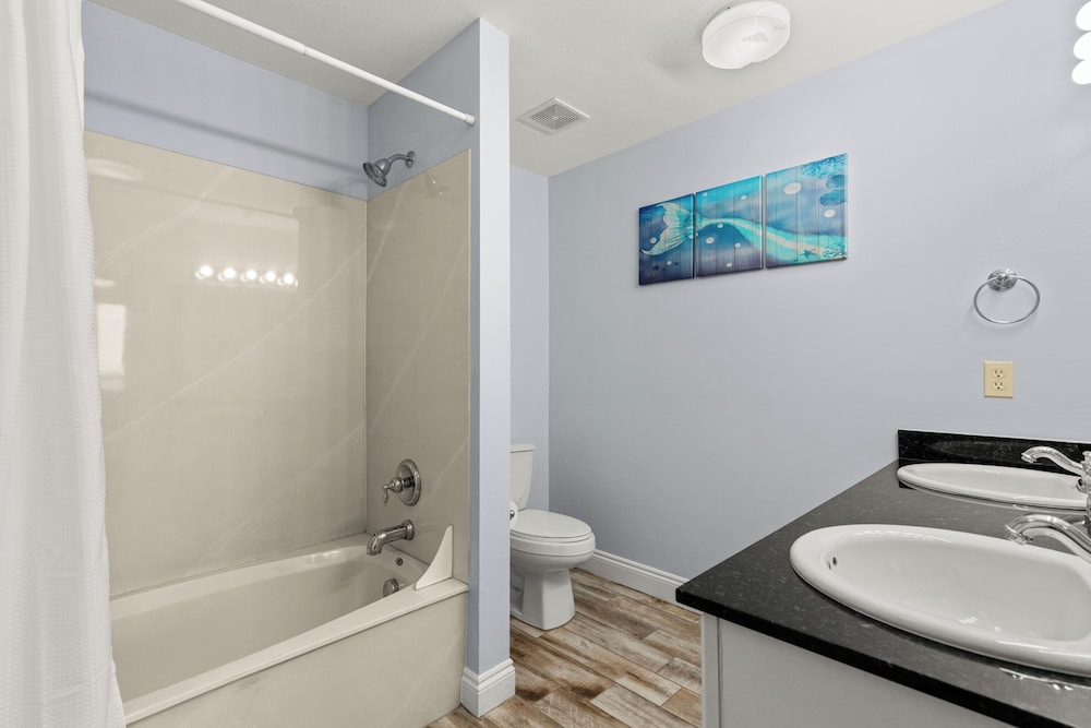Its Sea-esta Time! Sleep, Sun, & Sea on the 9th Floor! Sleeps 6! Beachfront!