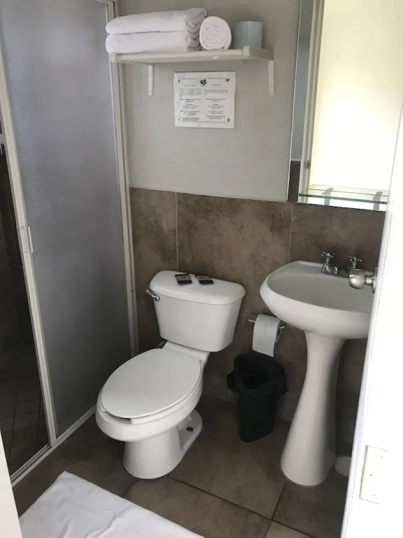 Hotel Montroi City