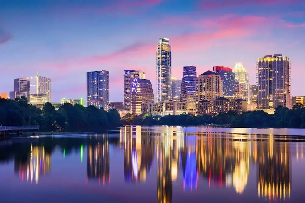 2BR 2 5BA Stunning Townhouse in Downtown Austin by RedAwning
