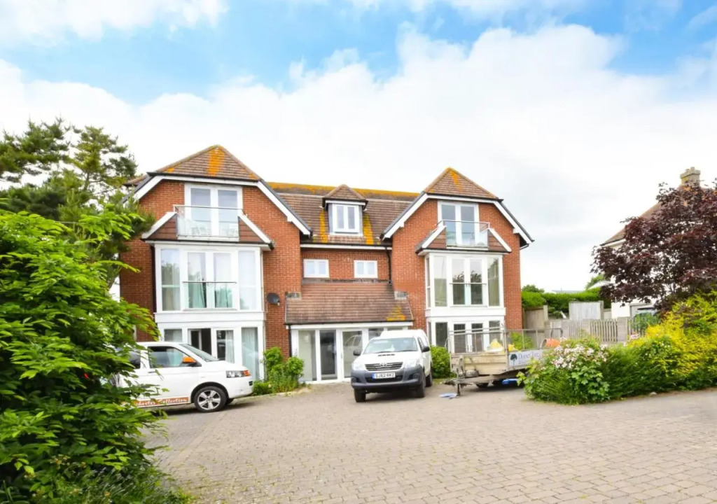 Bowleaze Beach Apartment