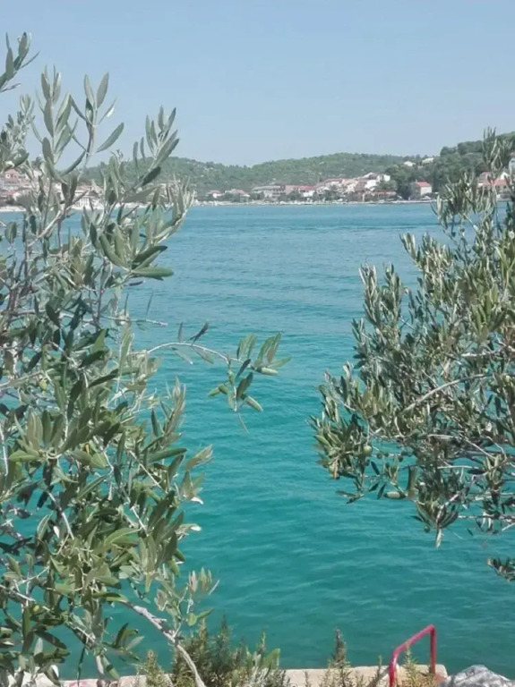Tona - Close to sea - A1