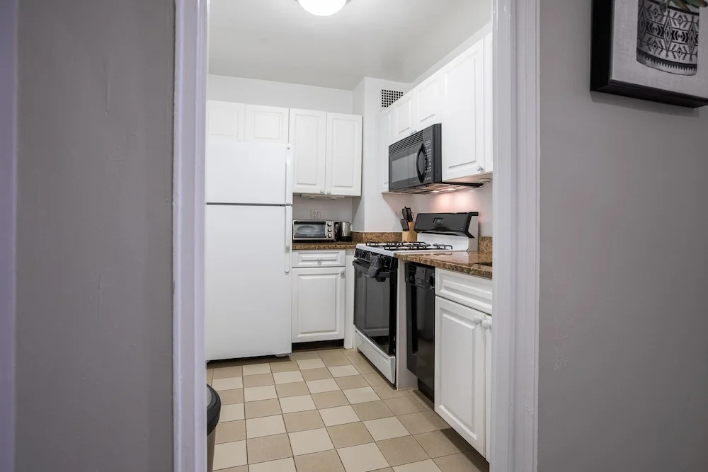 2 Bed Apt Ideally Located in UES of Manhattan