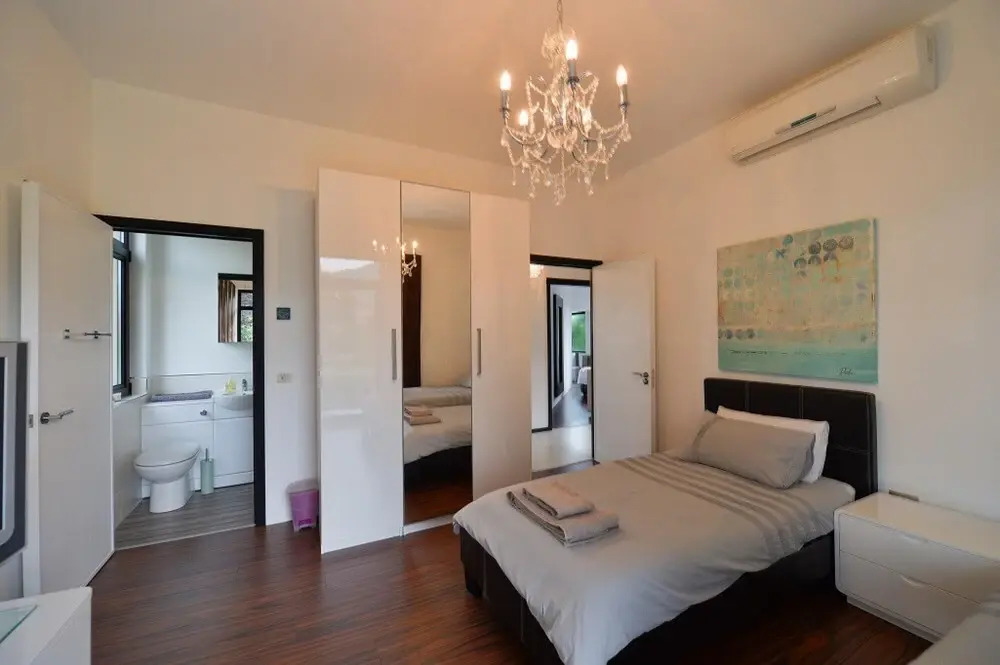 Nia Villa