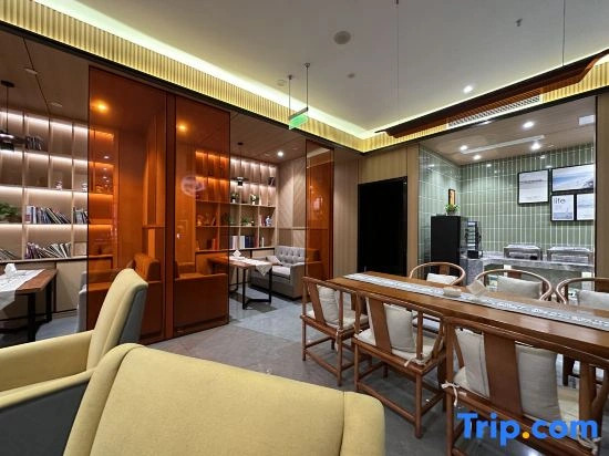 Helen Light House Hotel (Tianquan traditional Chinese medicine hospital store)