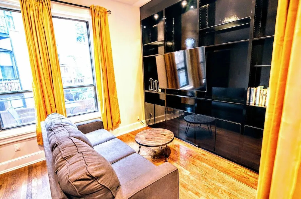Massive Foggy Bottom Townhouse #1084 3 Bedrooms 2.5 Bathrooms Apts