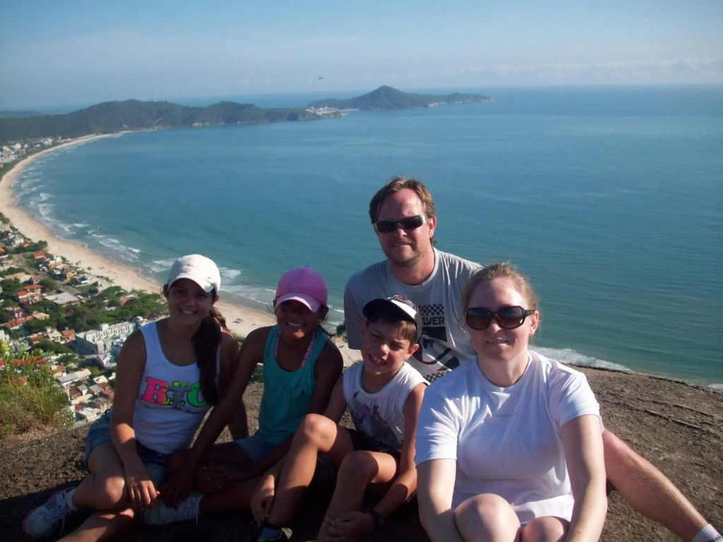 Apto 1 quarto, Centro de Bombinhas, 130 metros da praia.