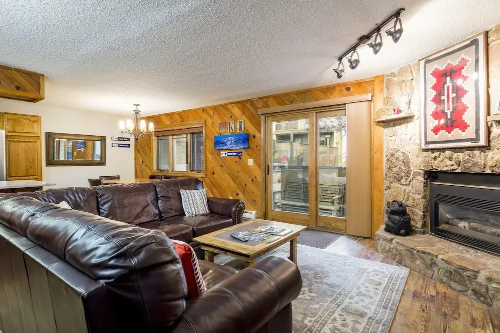 Phoenix 207 2 Bedroom Condo by Redawning