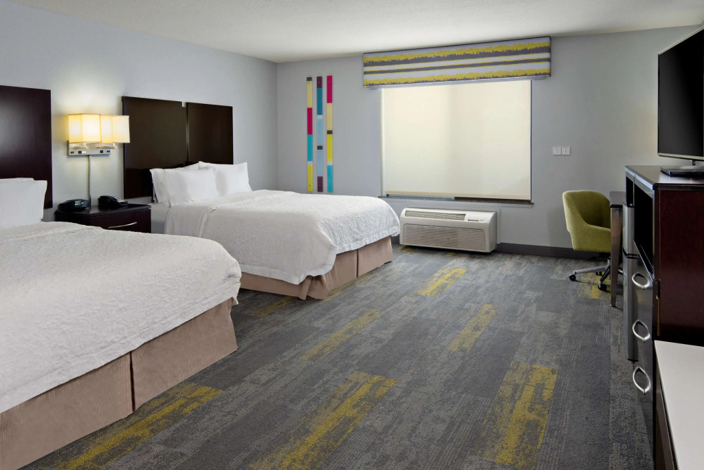 Hampton Inn and Suites Bakersfield / Highway 58