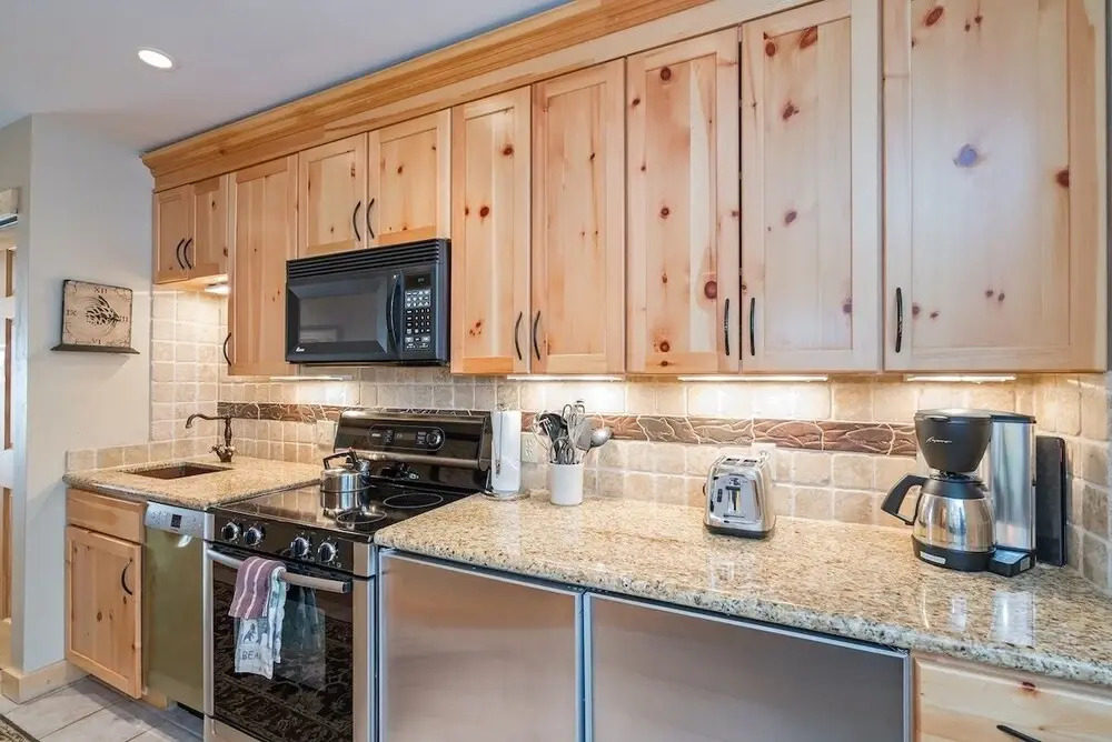 Clean, Cozy Riverside Condo, Walk Everywhere @ Viking Lodge 212 1 Bedroom Condo by RedAwning