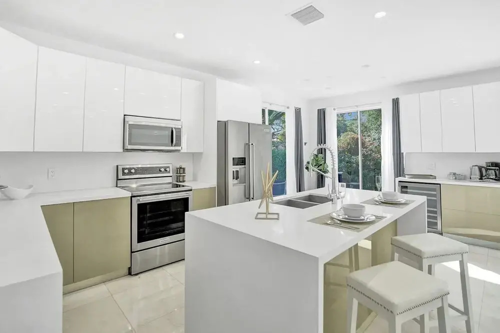 4BR Hollywood Beach Home with Pool