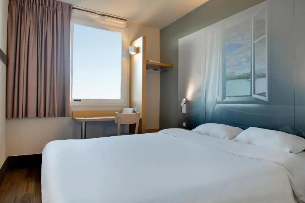 B&B HOTEL Troyes Magasins dusine