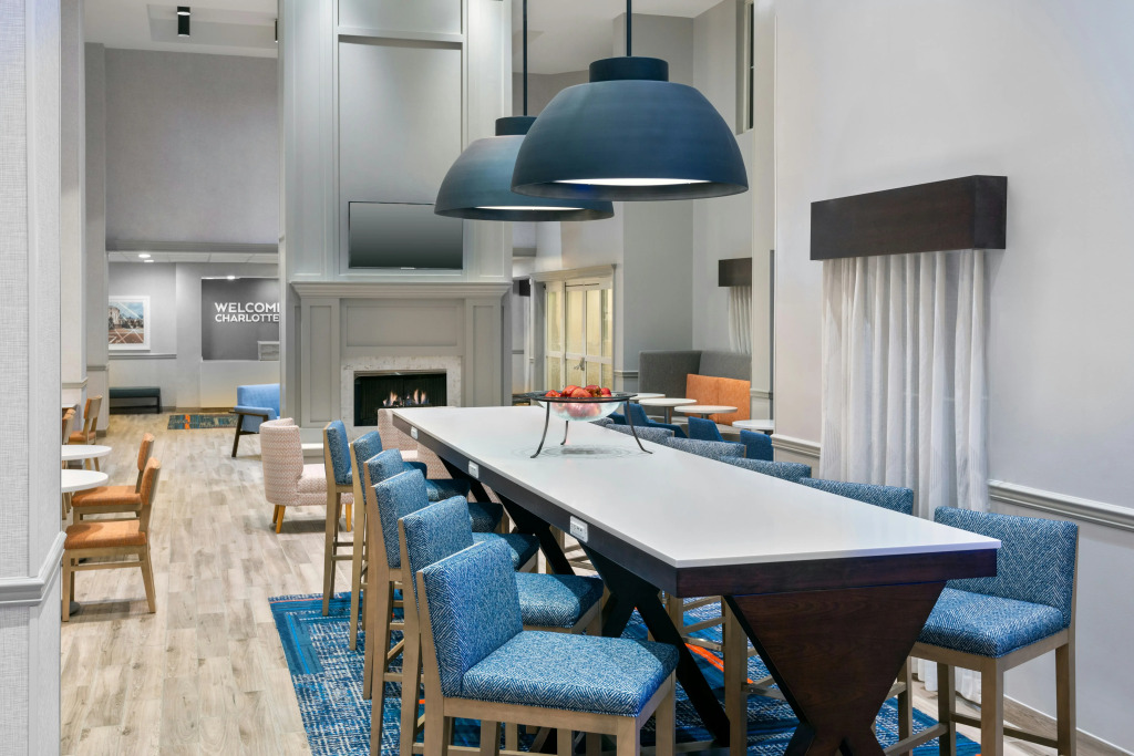 Hampton Inn & Suites Charlottesville at the University