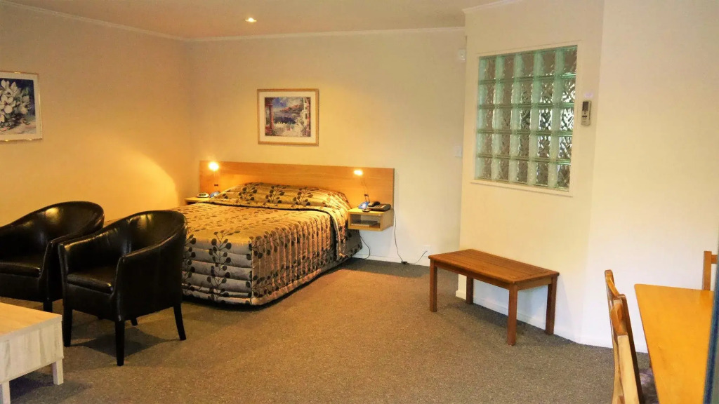 Tudor Lodge Motel