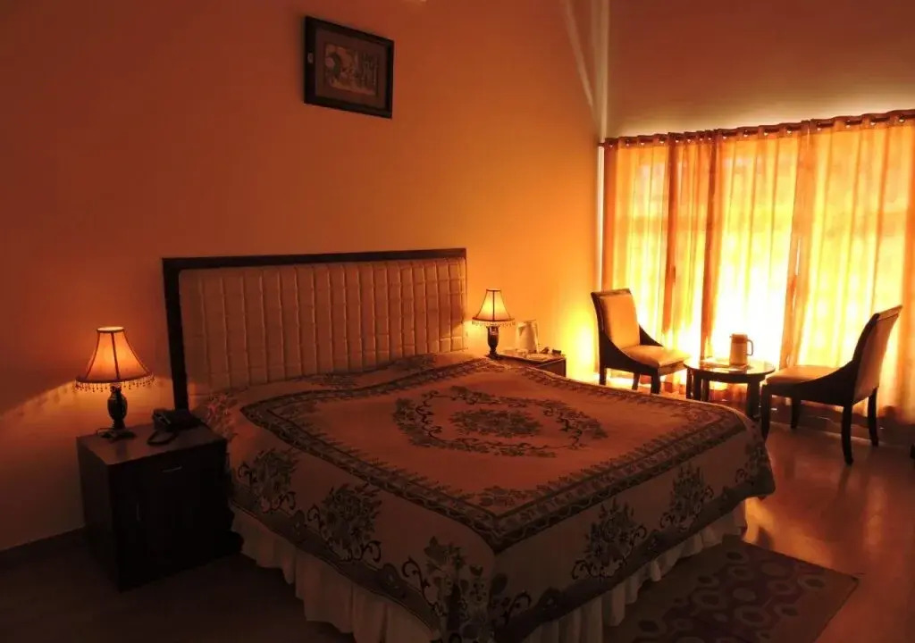 Hotel Travellers Paradise Naukuchiatal