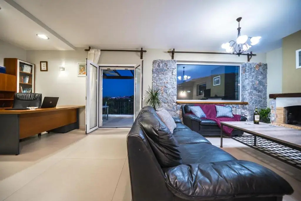 Petronila Luxury Villa with heated private pool