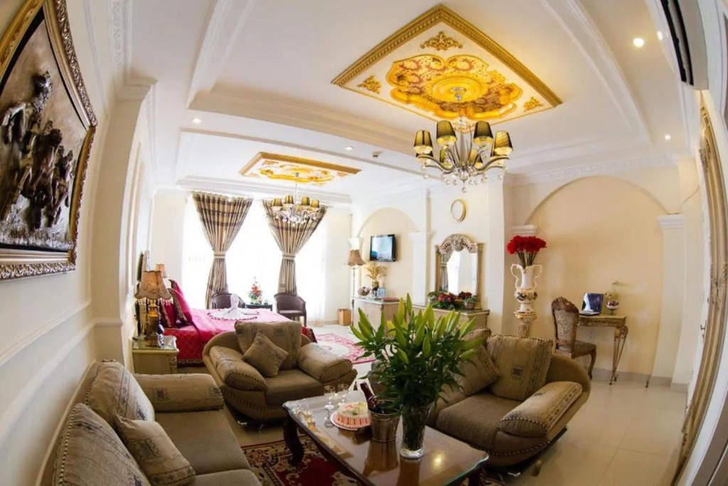 Louis Hotel