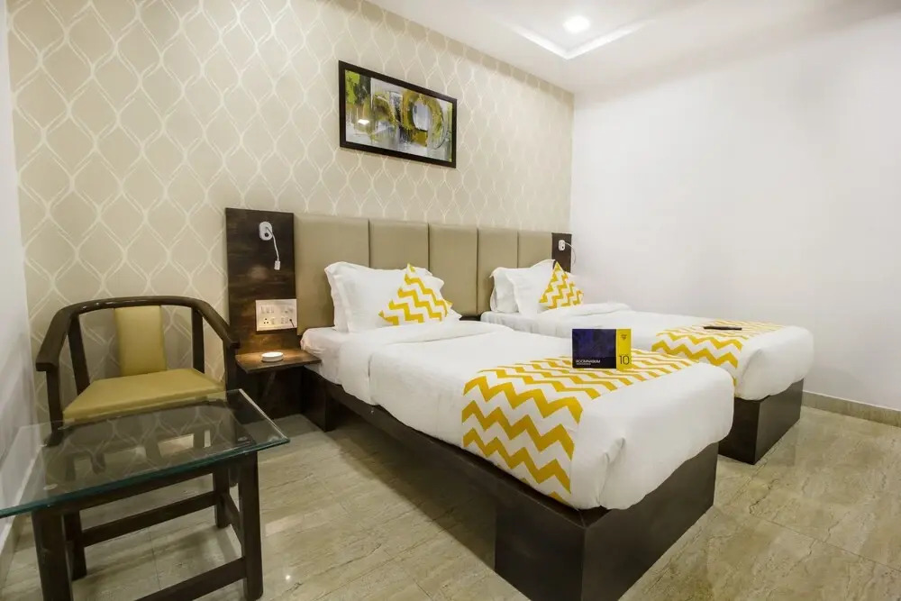 FabHotel SS Grandeur
