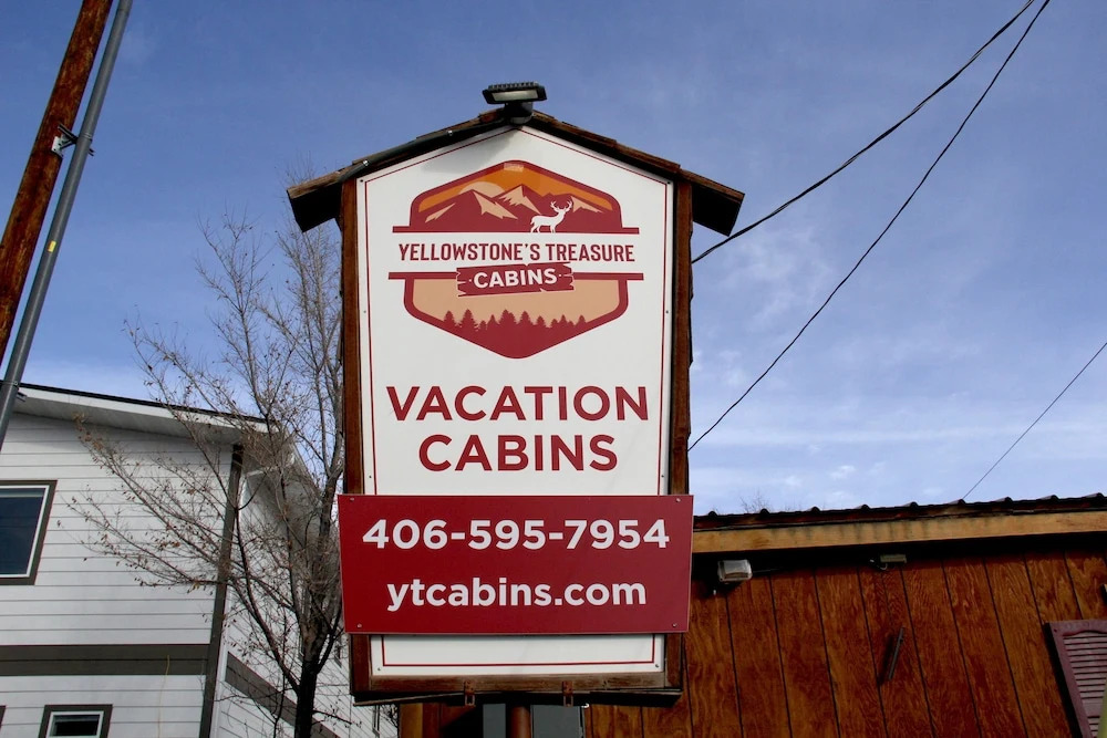 Yellowstones Treasure Cabins