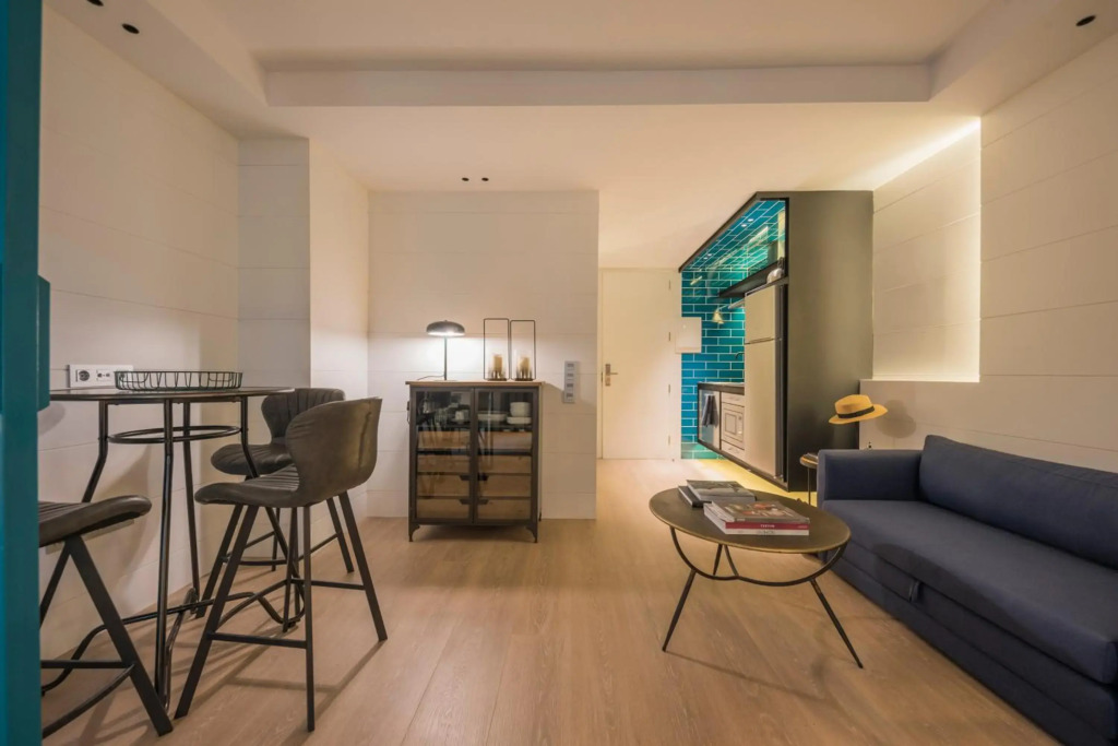 CHAYOFA SUITES