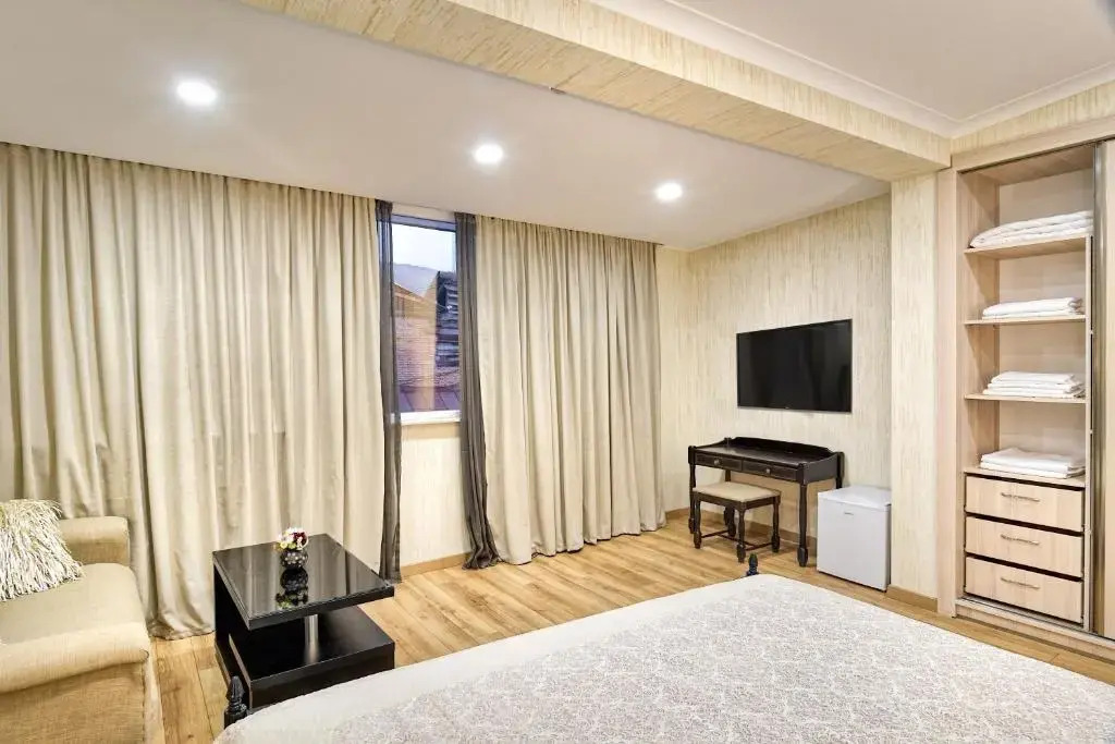 Q&B House