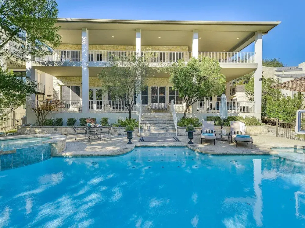The Arrive Epic Estate On Lake Austin 5 Bedroom Estate