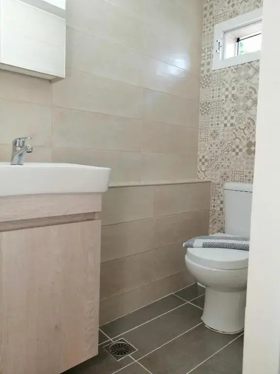 Marinas Apartments - White & Stone Apartment