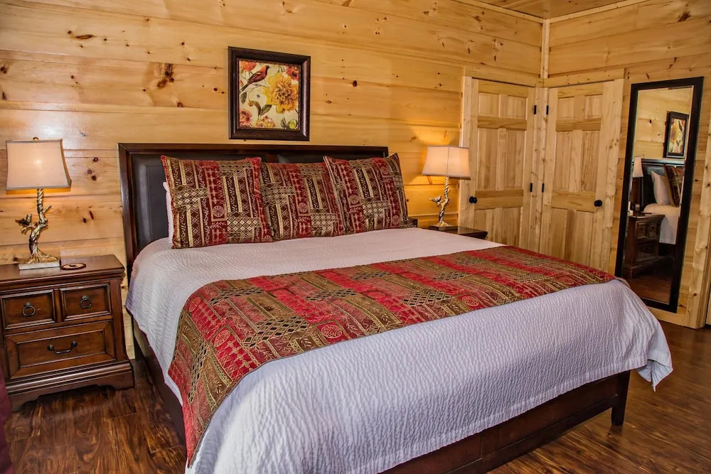 Breathtaking 14br Cabin Elevator Views Games Hot Tubs Galore