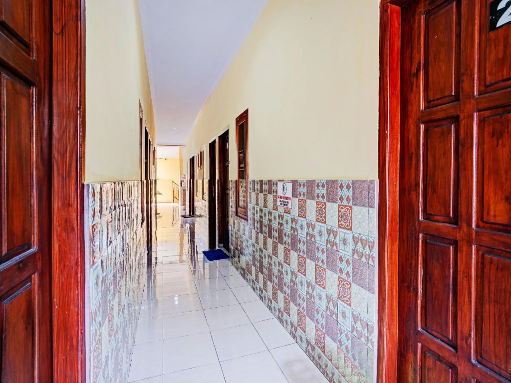 Dhoho Family Guest House by Oyo Rooms