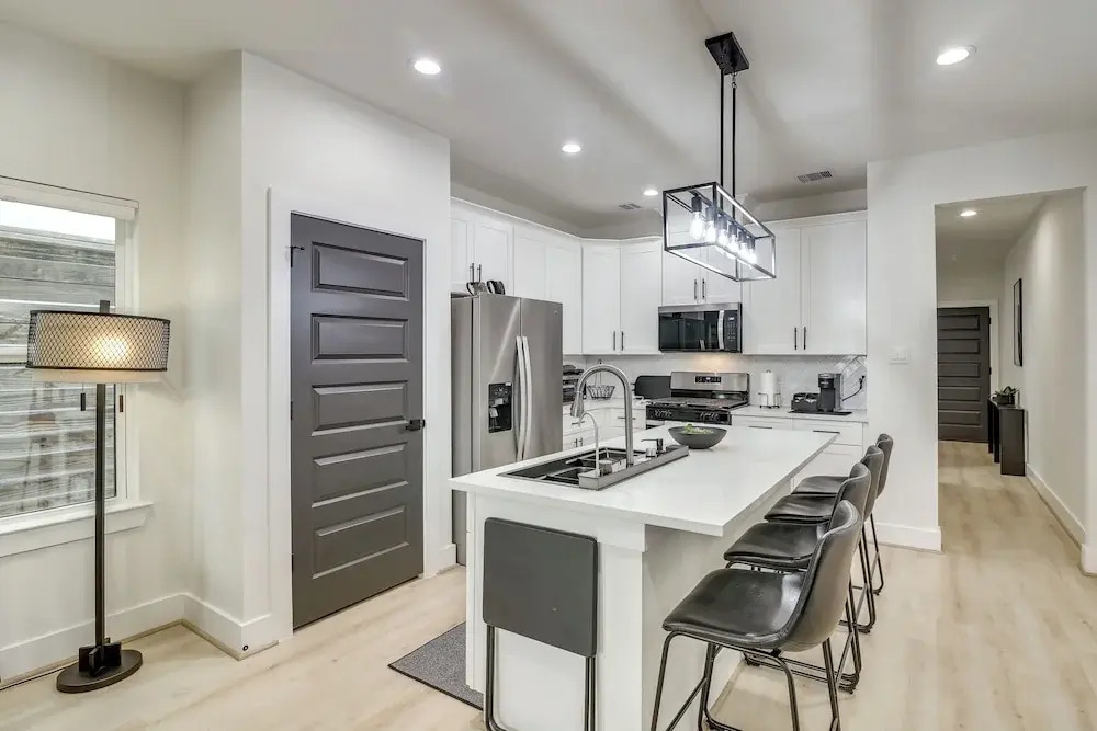 Walkable E Downtown Houston Townhome: Pet-friendly