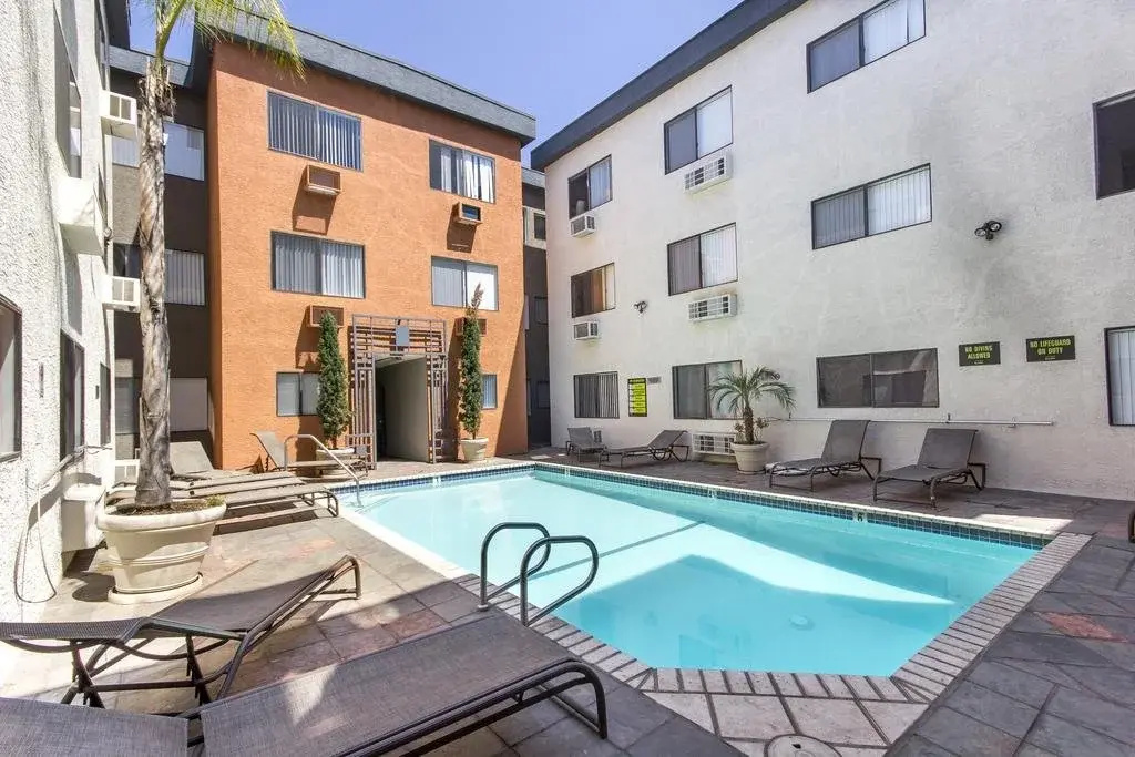 Heaven on Hollywood Boulevard Furnished Apartments