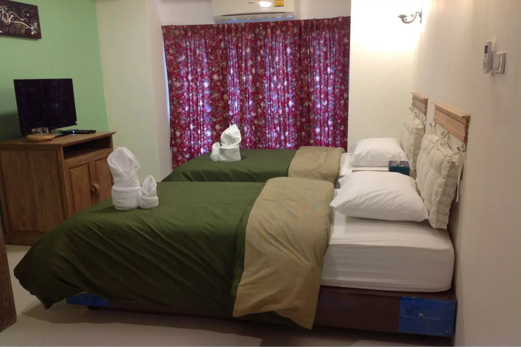 Yellow Tique Hotel