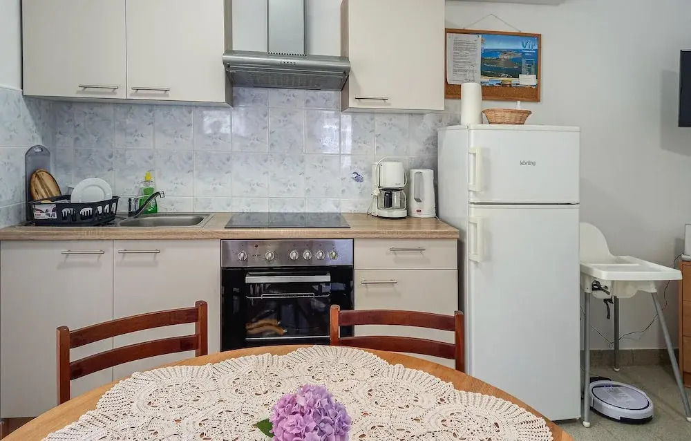 Beautiful Apartment in Vir With Wifi and 2 Bedrooms
