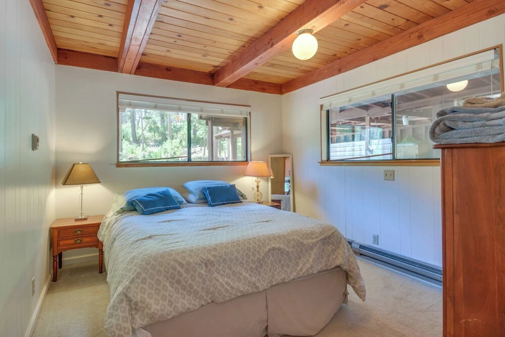 6 Mi to Yosemite National Park: Retreat w/ Deck!
