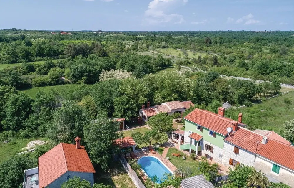 Amazing Home in Vodnjan-kacana With Wifi and 4 Bedrooms
