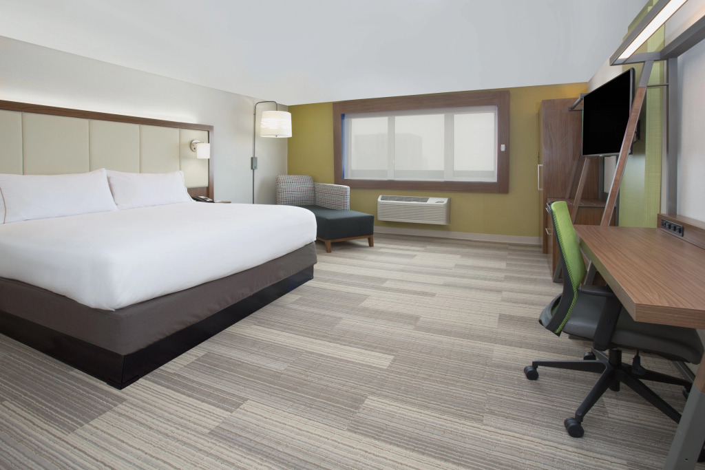 Holiday Inn Express & Suites - Dodge City by IHG