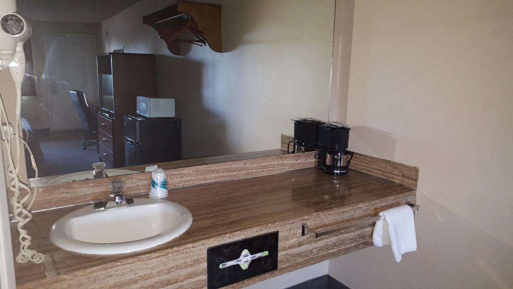 Smokey Point Motor Inn