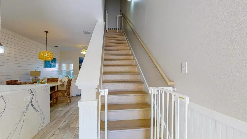 BC102 Beautifully Decorated Townhome, Heated Shared Pool, 1 Minute to Beach