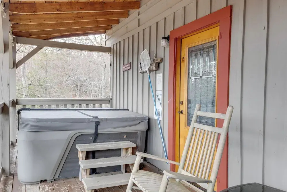 Spacious Gatlinburg Cabin w/ Hot Tub & Game Room!