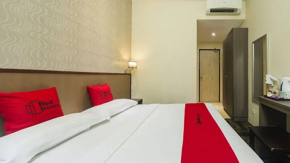 RedDoorz Plus near Lavender Street