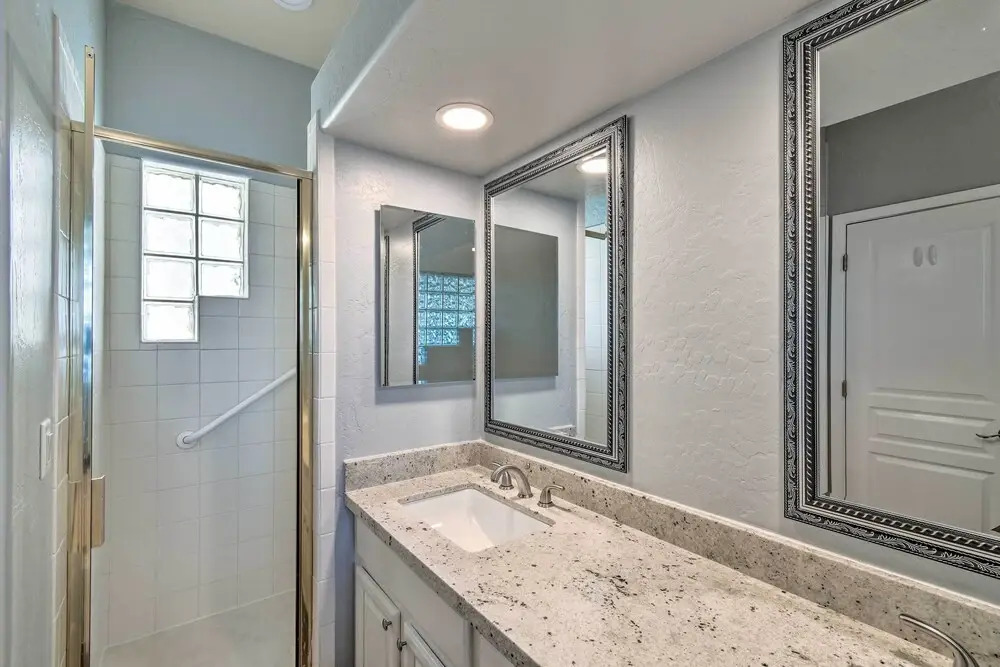 6 Mi to Downtown: Condo w/ Patio in Tempe!