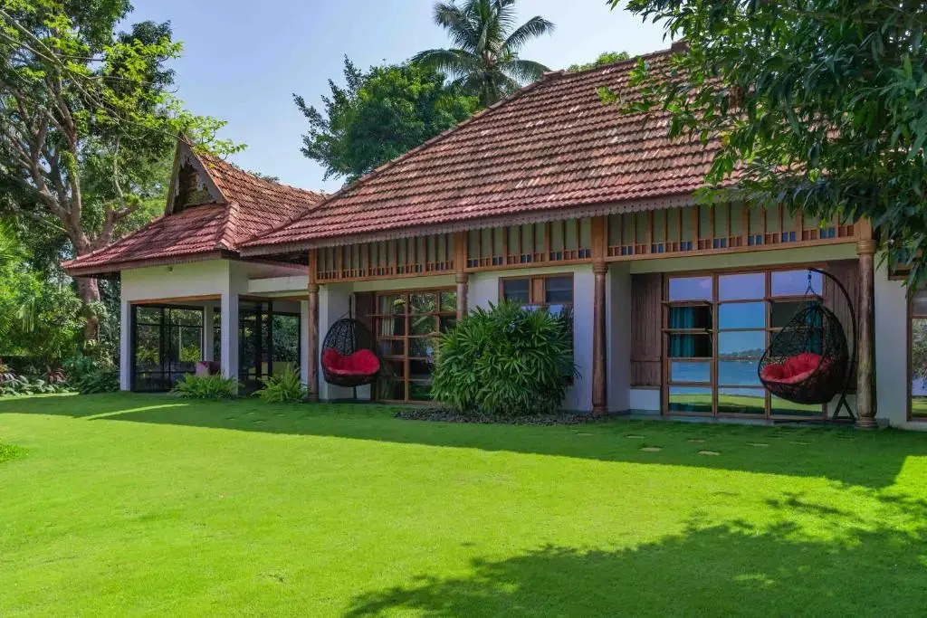 StayVista at Cheppanam House with Infinity Pool - Kochi