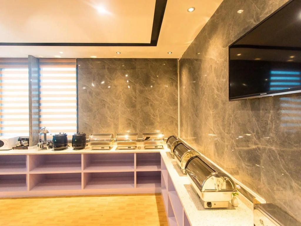 Chonpines Hotel (Shenzhen Gongming Honghuashan Metro Station)