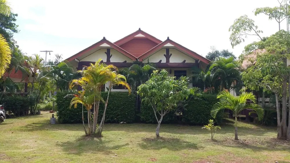 Lanta School Beach Resort