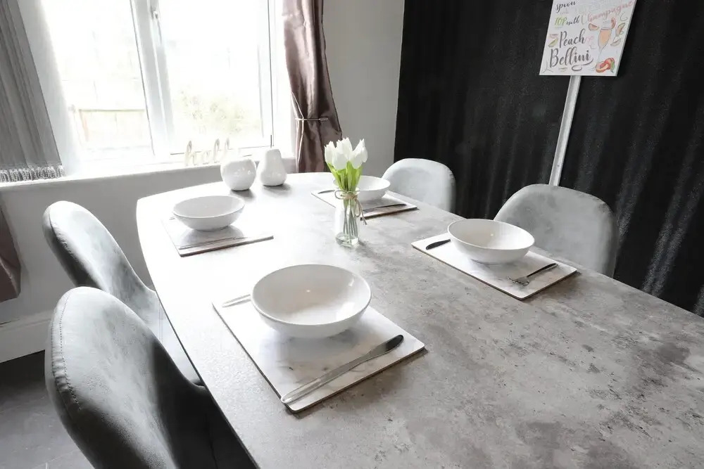 EasyTravel NEC Airport 3 Beds House